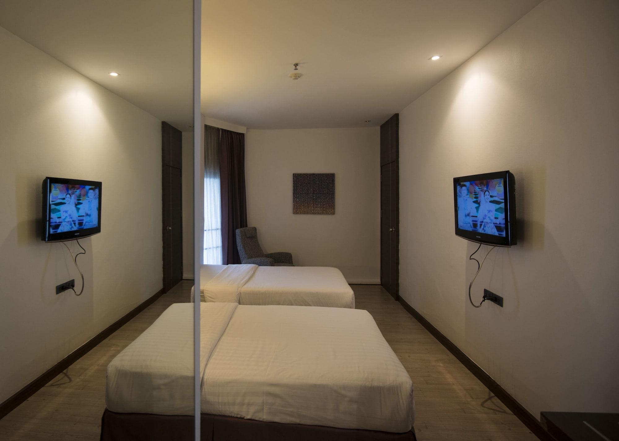 Sukhumvit Suites Hotel Bangkok Exterior photo